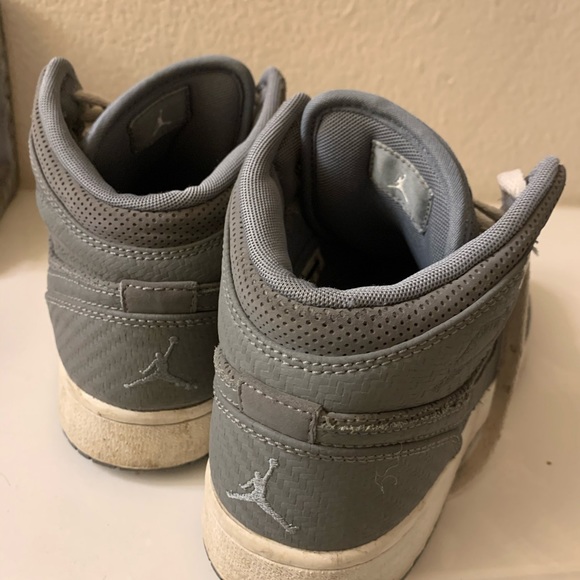 Grey Jordan Airs - Picture 3 of 4